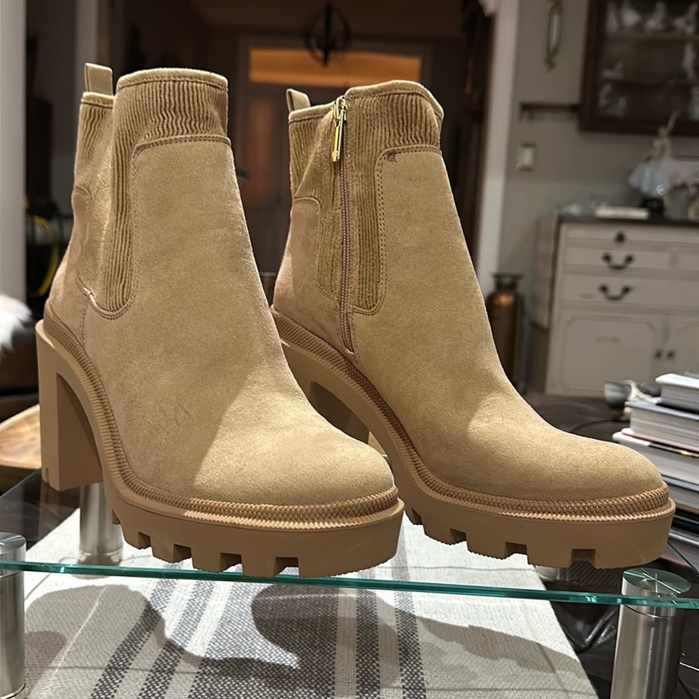 JLO by Jennifer Lopez Womens Emalee Chelsea Boots in Tan, Size 10 NWOB, Unworn - Picture 2 of 16